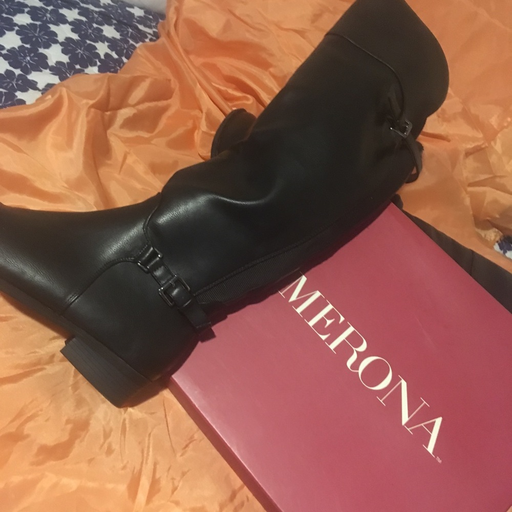 Never been worn Knee hi boots